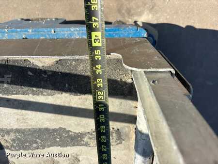 Vertical mast lift 2017  Genie GR-20 (13)