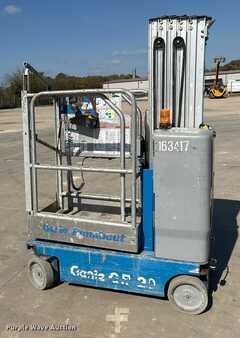 Vertical mast lift 2017  Genie GR-20 (8)