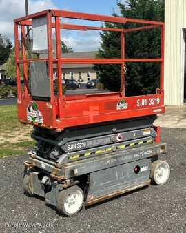 Scissor lift 2013  Skyjack SJIII 3219 (1)