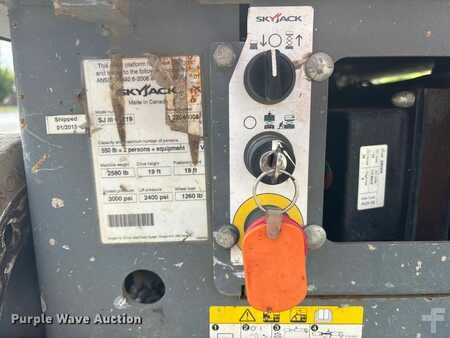 Scissor lift 2013  Skyjack SJIII 3219 (32)