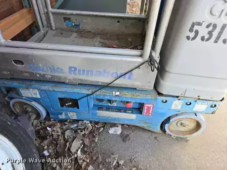 Vertical mast lift 2004  Genie GR-12 (10)