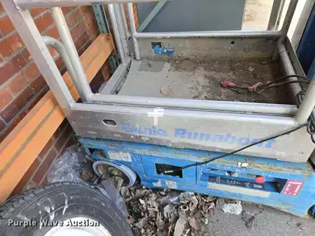 Vertical mast lift 2004  Genie GR-12 (11)