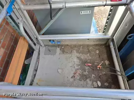 Vertical mast lift 2004  Genie GR-12 (16)