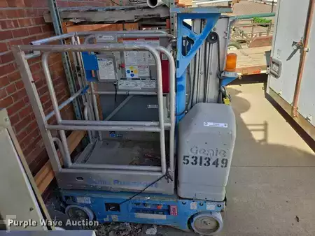 Vertical mast lift 2004  Genie GR-12 (2)