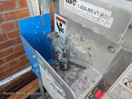 Vertical mast lift 2004  Genie GR-12 (20)