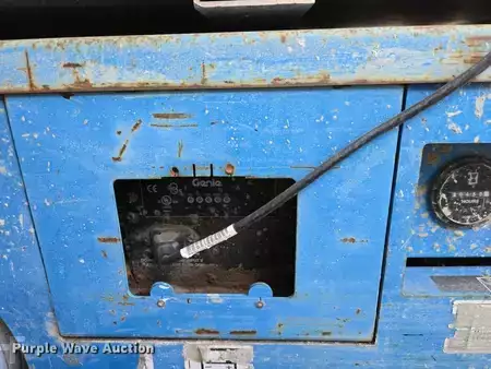 Vertical mast lift 2004  Genie GR-12 (23)