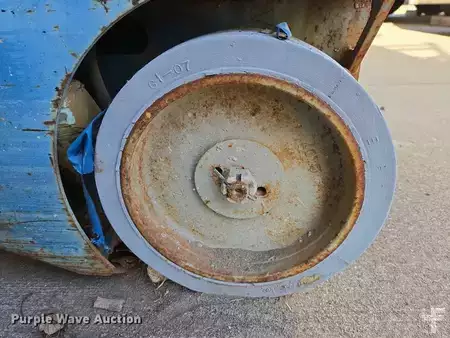 Vertical mast lift 2004  Genie GR-12 (25)