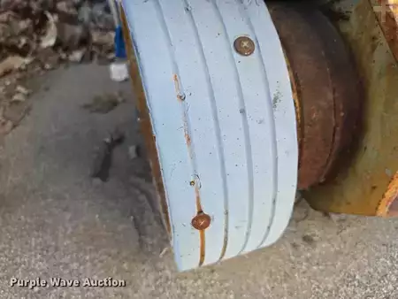 Vertical mast lift 2004  Genie GR-12 (26)