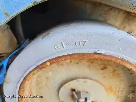 Vertical mast lift 2004  Genie GR-12 (27)