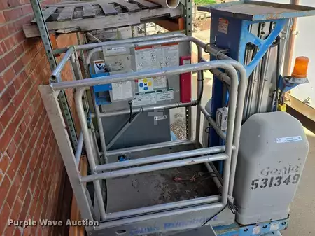 Vertical mast lift 2004  Genie GR-12 (3)