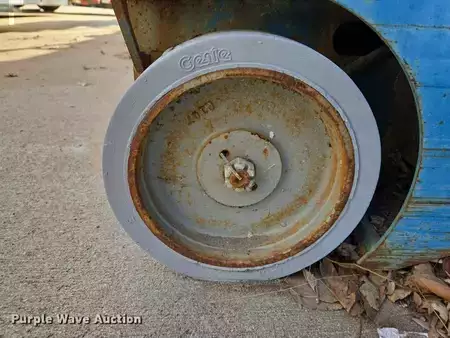 Vertical mast lift 2004  Genie GR-12 (30)