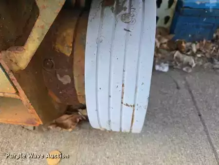 Vertical mast lift 2004  Genie GR-12 (31)