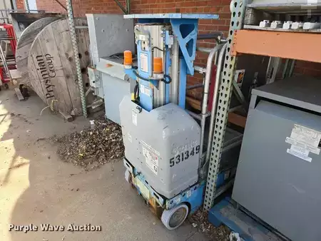 Vertical mast lift 2004  Genie GR-12 (4)