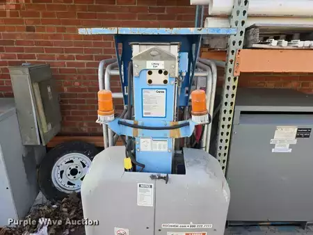 Vertical mast lift 2004  Genie GR-12 (6)