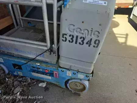 Vertical mast lift 2004  Genie GR-12 (9)