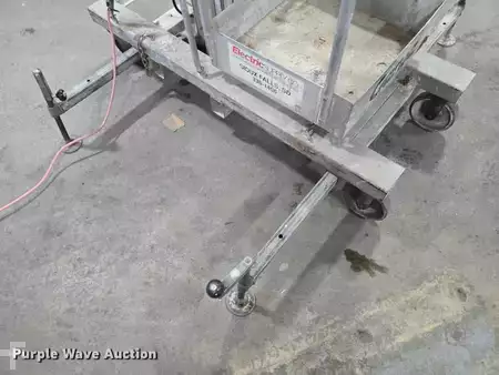 Vertical mast lift - Genie PEU-19AC (11)