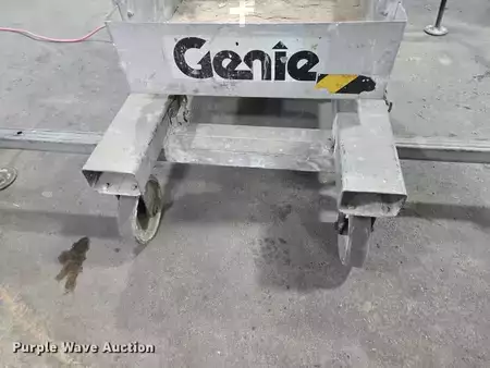 Vertical mast lift - Genie PEU-19AC (15)