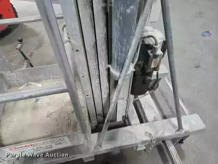 Vertical mast lift - Genie PEU-19AC (18)