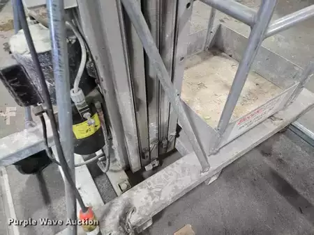 Vertical mast lift - Genie PEU-19AC (21)