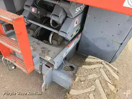 Scissor lift 2014  Skyjack SJ6826RT (13)