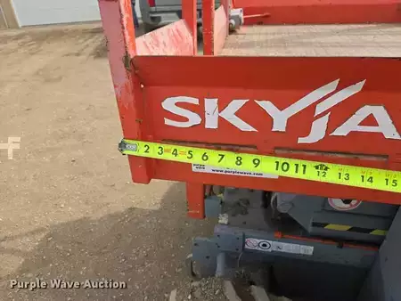 Scissor lift 2014  Skyjack SJ6826RT (19)