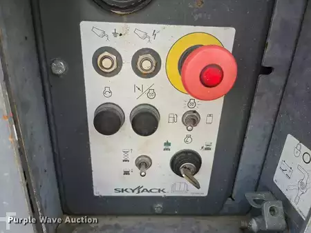 Scissor lift 2014  Skyjack SJ6826RT (38)