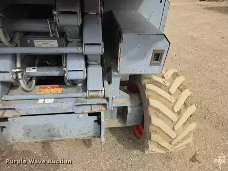 Scissor lift 2014  Skyjack SJ6826RT (9)