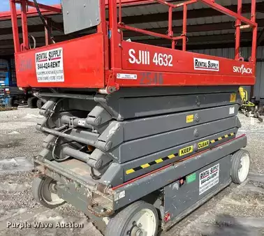 Scissor lift 2008  Skyjack SJ4632 (9)