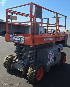 Scissor lift 2014  Skyjack SJ 6832RT (1)