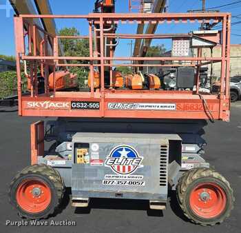 Scissor lift 2014  Skyjack SJ 6832RT (4)