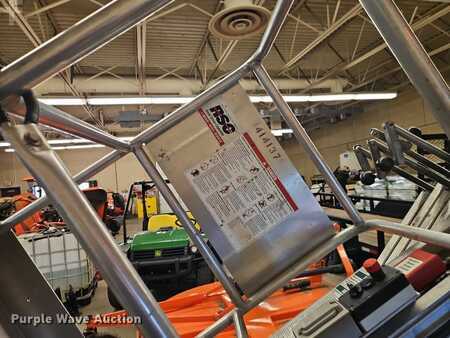 Vertical mast lift 2002  Genie AWP-40S (13)