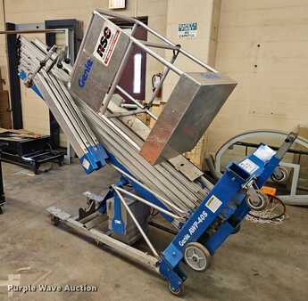 Vertical mast lift 2002  Genie AWP-40S (3)