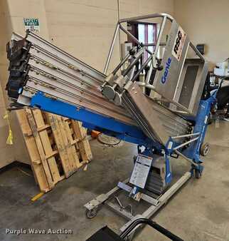 Vertical mast lift 2002  Genie AWP-40S (4)