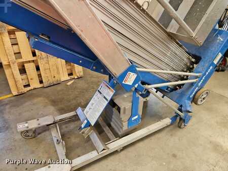 Vertical mast lift 2002  Genie AWP-40S (6)