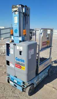 Vertical mast lift 2015  Genie GR20 (1)