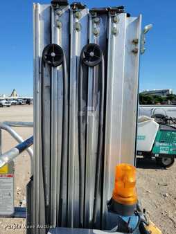 Vertical mast lift 2015  Genie GR20 (16)