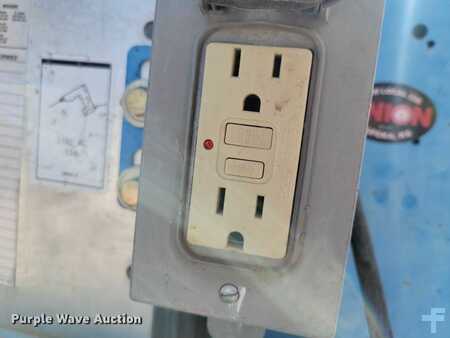 Vertical mast lift 2015  Genie GR20 (22)