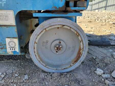 Vertical mast lift 2015  Genie GR20 (34)