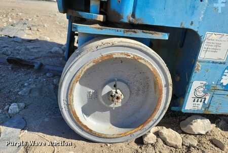 Vertical mast lift 2015  Genie GR20 (36)