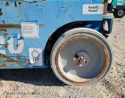 Vertical mast lift 2015  Genie GR20 (38)