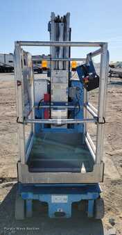 Vertical mast lift 2015  Genie GR20 (6)