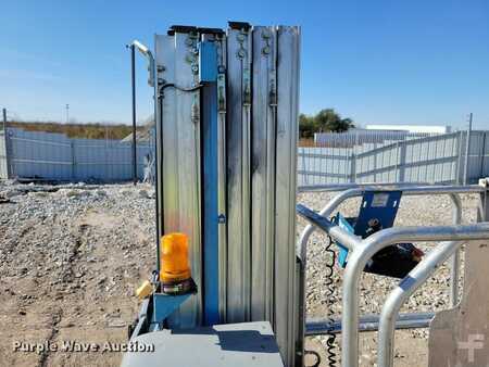 Vertical mast lift 2015  Genie GR20 (9)