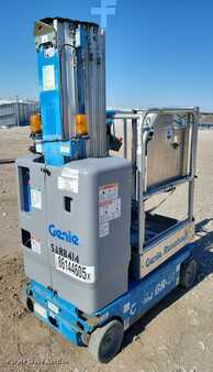 Vertical mast lift 2015  Genie GR20 (1)