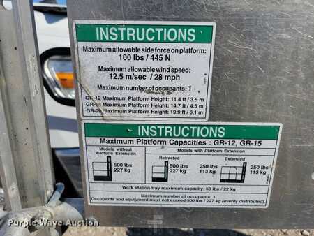 Vertical mast lift 2015  Genie GR20 (25)