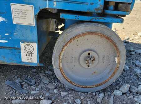 Vertical mast lift 2015  Genie GR20 (34)