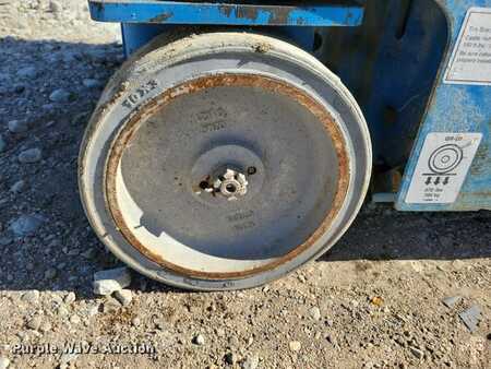 Vertical mast lift 2015  Genie GR20 (36)