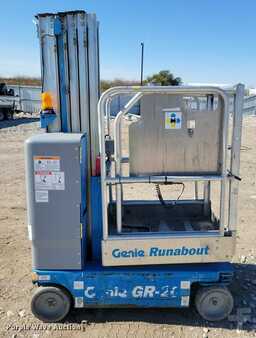 Vertical mast lift 2015  Genie GR20 (8)