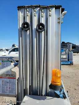 Vertical mast lift 2015  Genie GR20 (10)