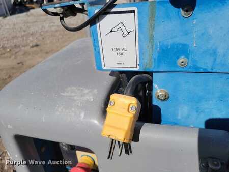 Vertical mast lift 2015  Genie GR20 (11)