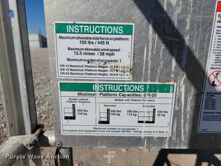 Vertical mast lift 2015  Genie GR20 (26)